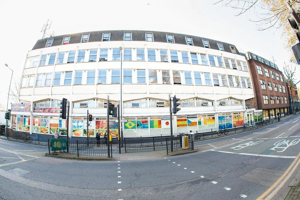 Kensal Green Backpackers 2-1