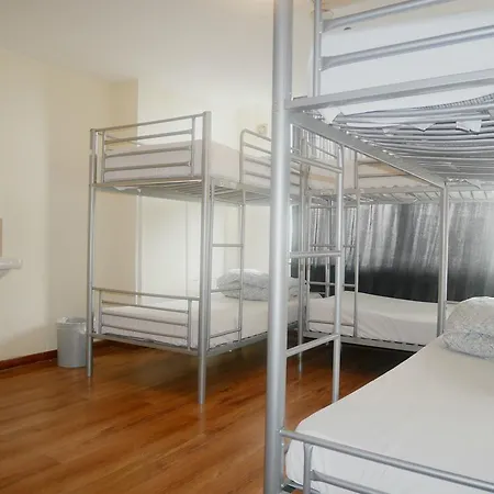 Kensal Green Backpackers 2-3