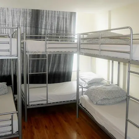 Kensal Green Backpackers 2-2